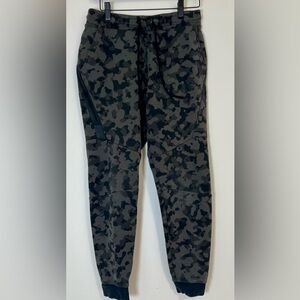 Nike Tech Fleece Joggers Men’s Small Camo CJ5981-010 Tapered Fit Pants